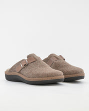 ZAPATILLAS DE CASA HOMBRE CON HEBILLA SALVI 41L-000 ELFO TABACO
