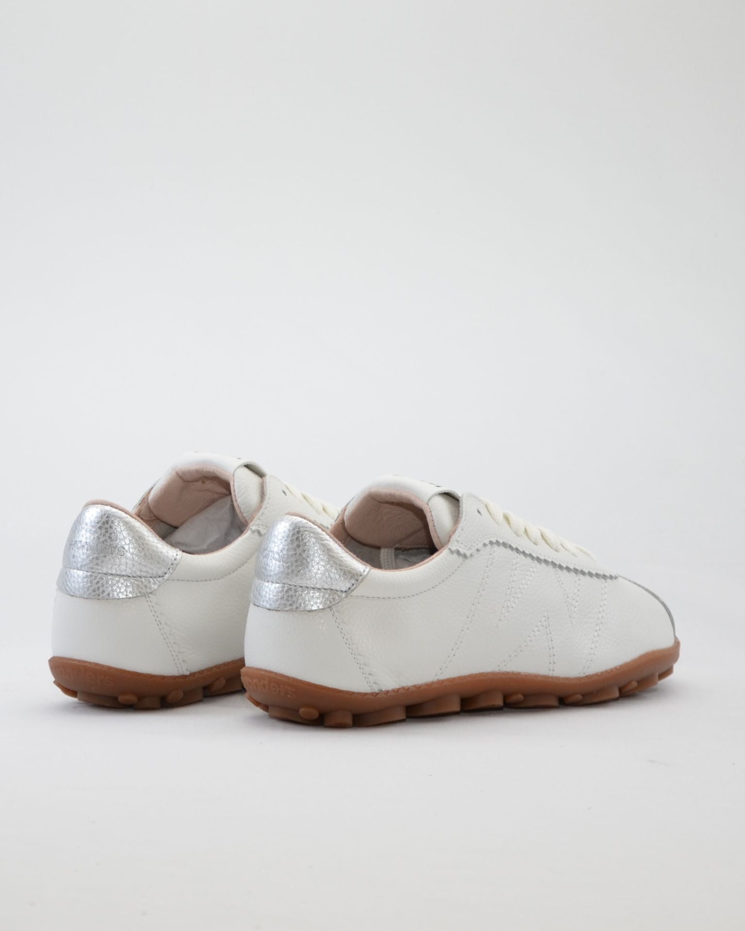 ZAPATO MUJER WONDERS CON CORDONES COLOR BLANCO PLATA AP-2102