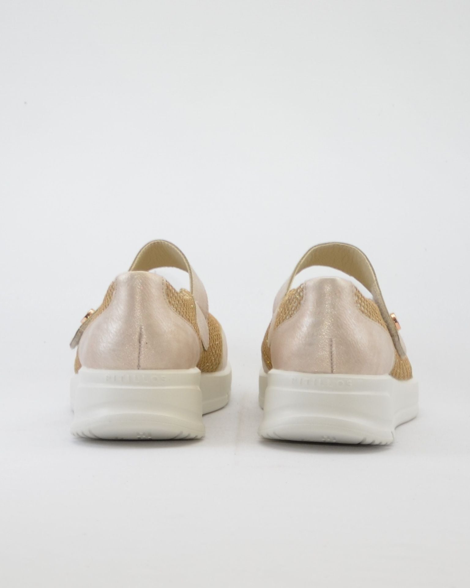 MERCEDITA CASUAL CON CIERRE DE VELCRO ANCHO ESPECIAL PITILLOS 20302 DORADO