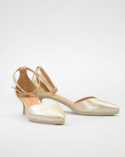 ZAPATO VESTIR MUJER PUNTERA Y TALON CERRADO CON PULSERA COLOR PLATINO DESIREE MACA 3