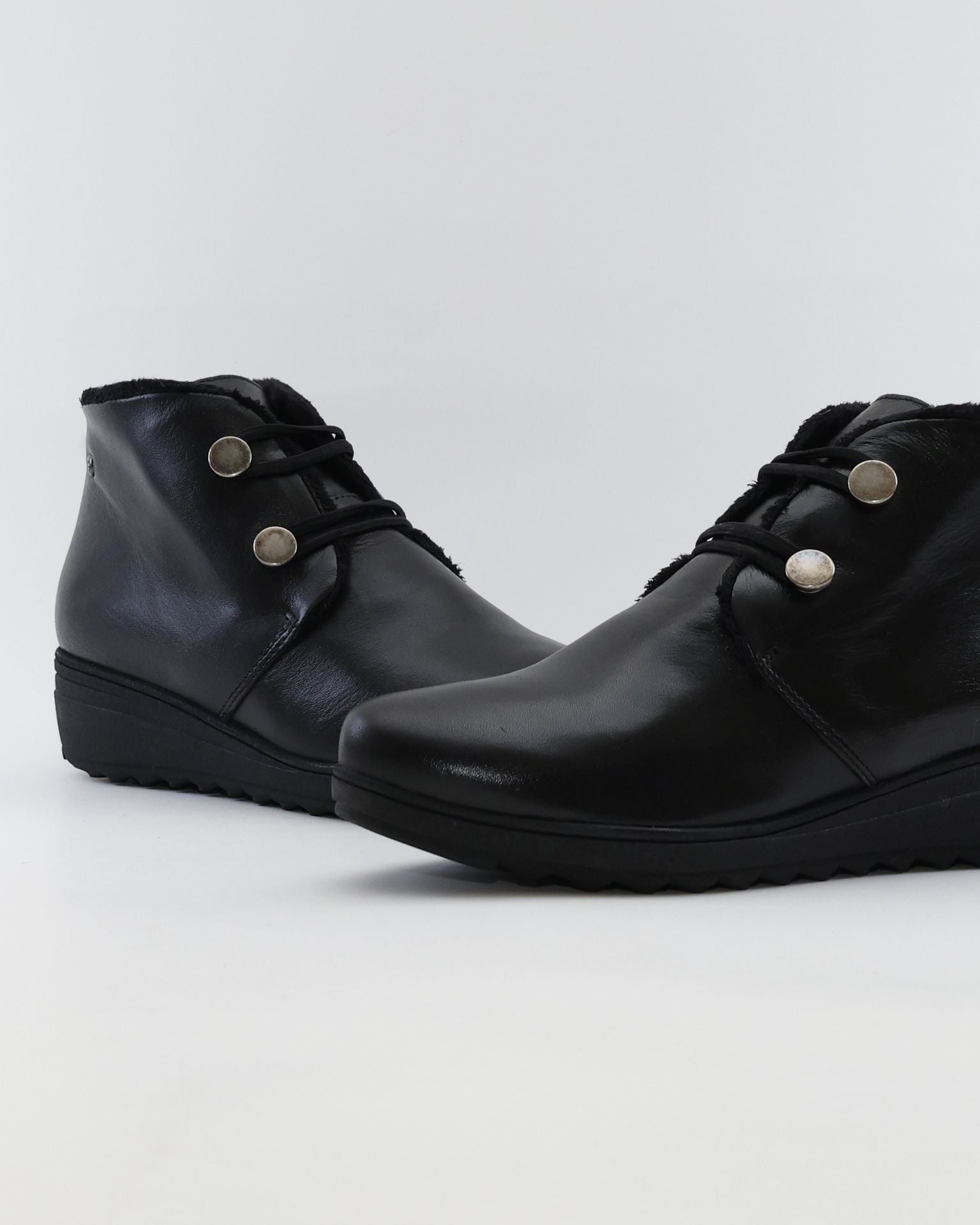 BOTINES DE MUJER CON CUÑA Y CIERRE DE ELASTICOS COLOR NEGRO GIORDA 27660