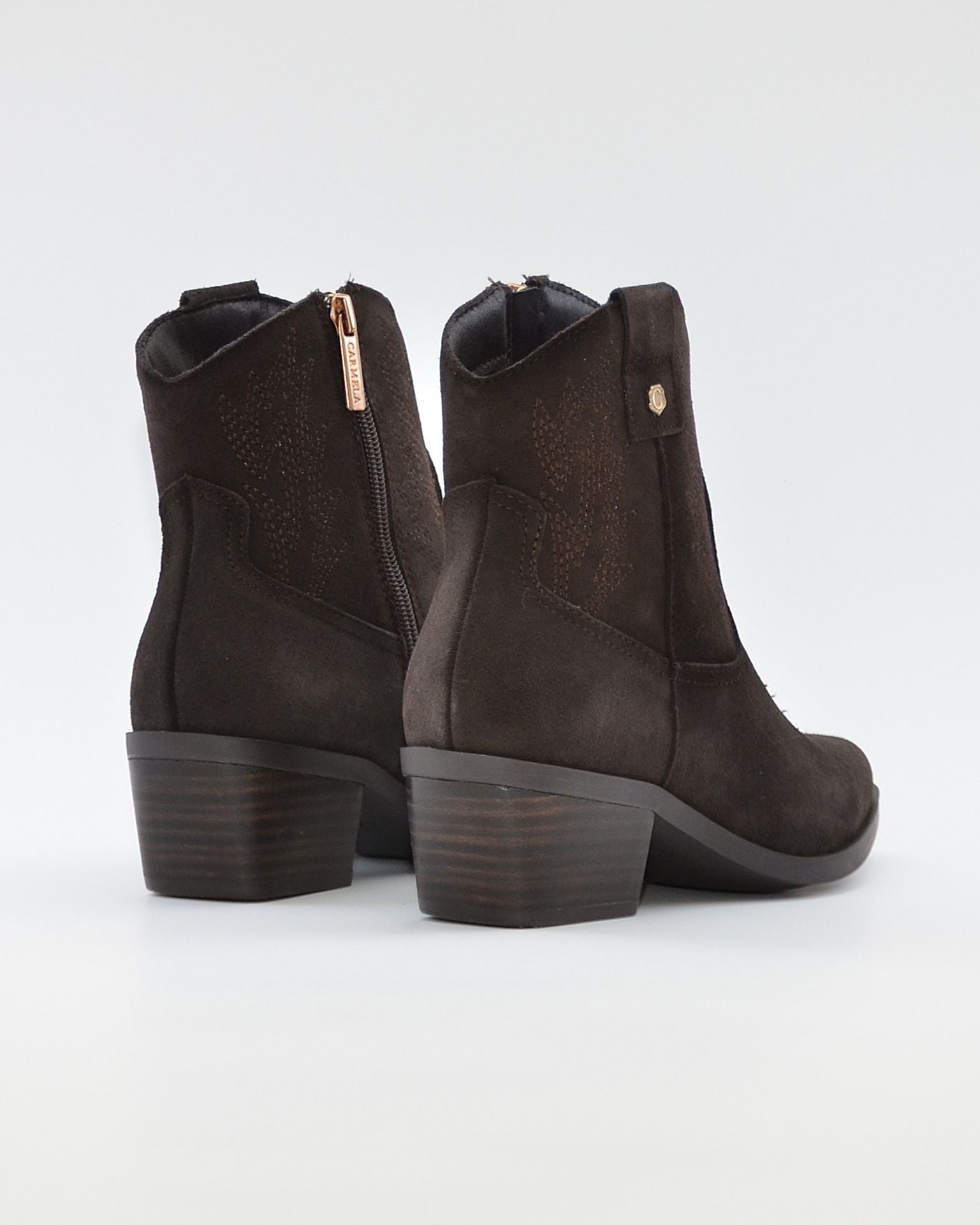 BOTIN MUJER COWBOY SERRAJE MARRÓN CHOCOLATE CON BORDADO CARMELA 164390