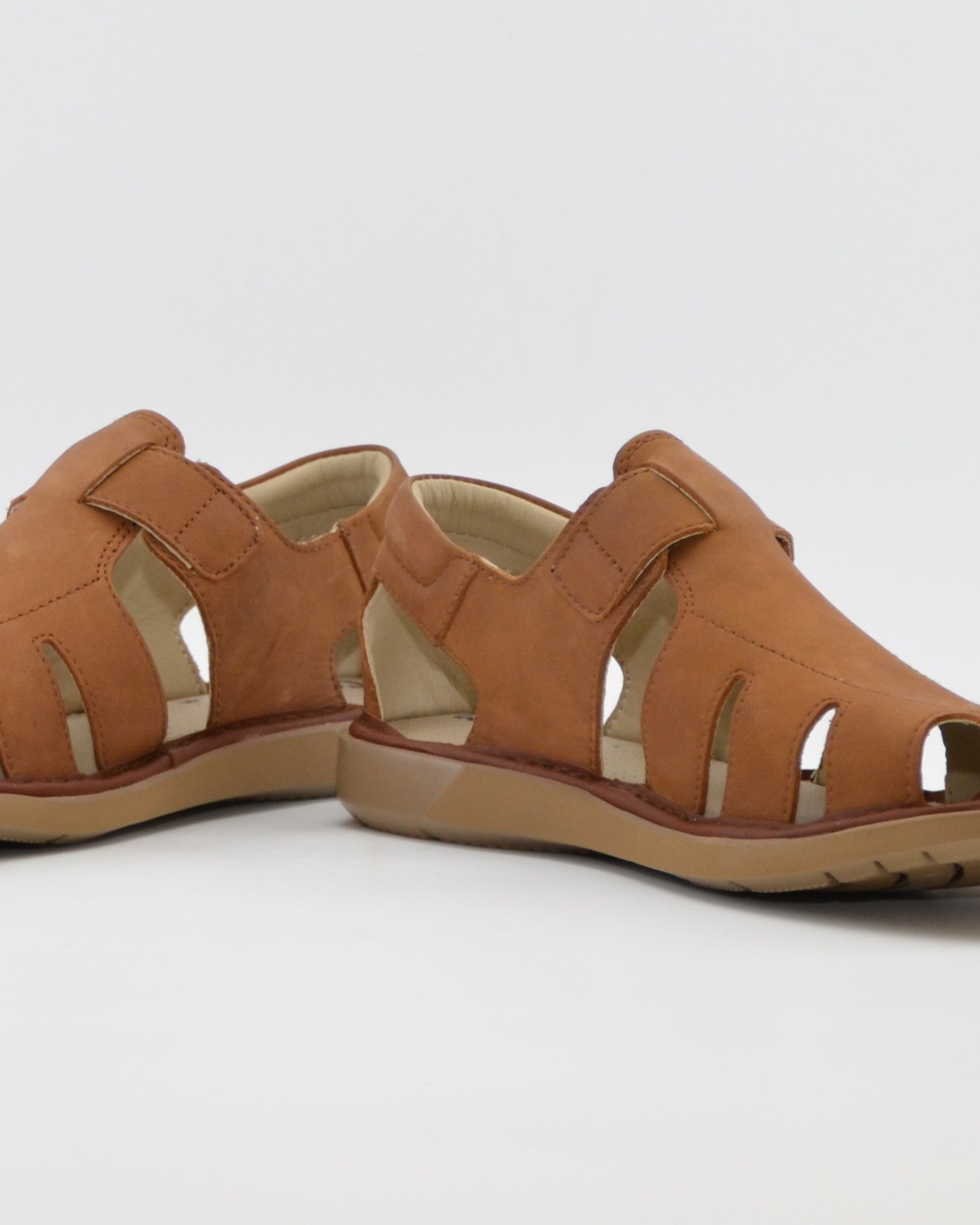 SANDALIA HOMBRE VELCRO COLOR CUERO SUELA EXTRALIGHT CALLAGHAN 92311