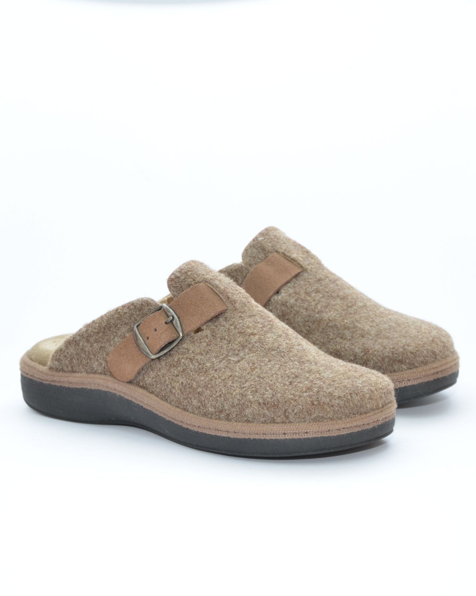 ZAPATILLAS DE CASA HOMBRE CON HEBILLA