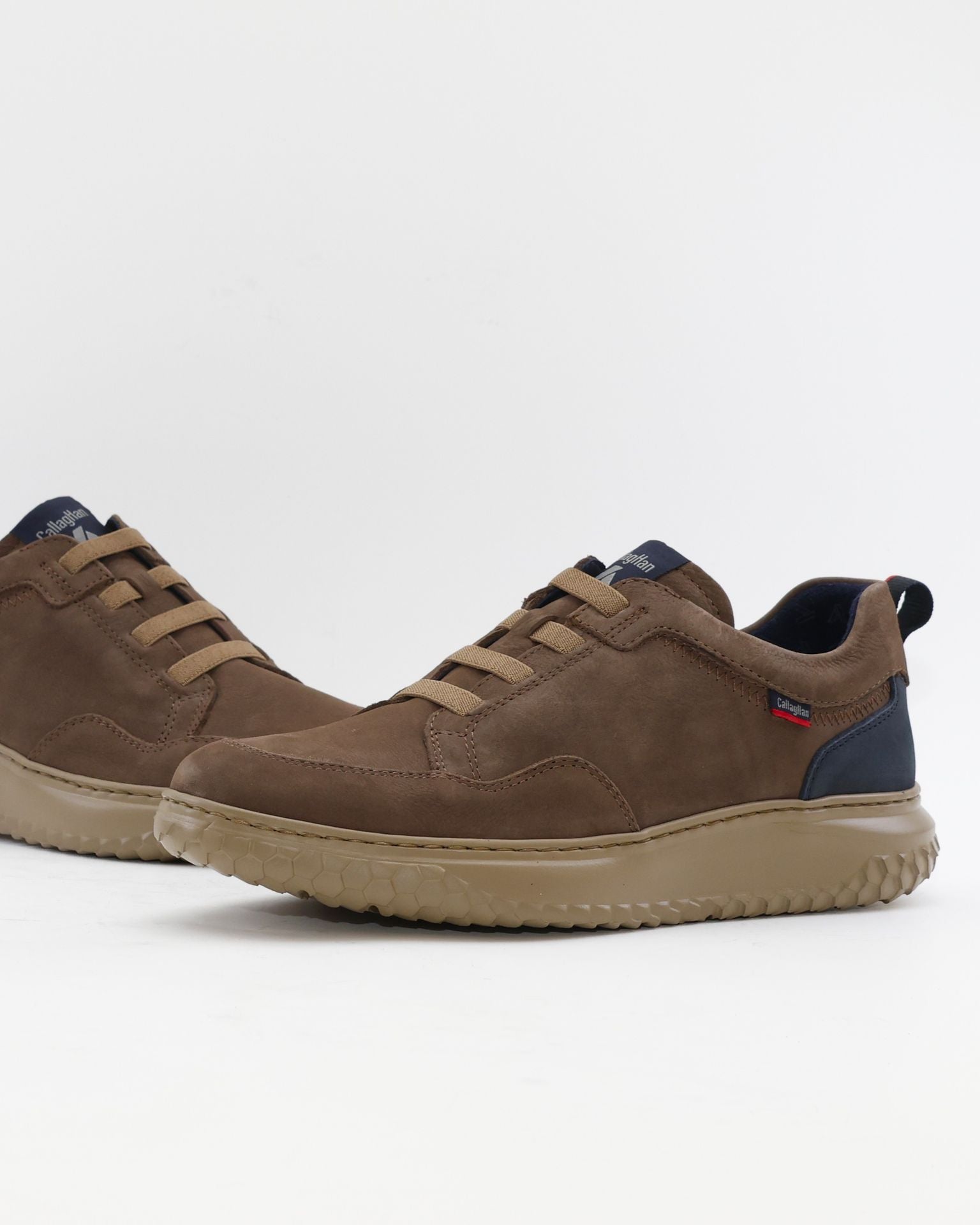 ZAPATO CASUAL HOMBRE COLOR TAUPE OSCURO CON GOMA ELASTICA 60805