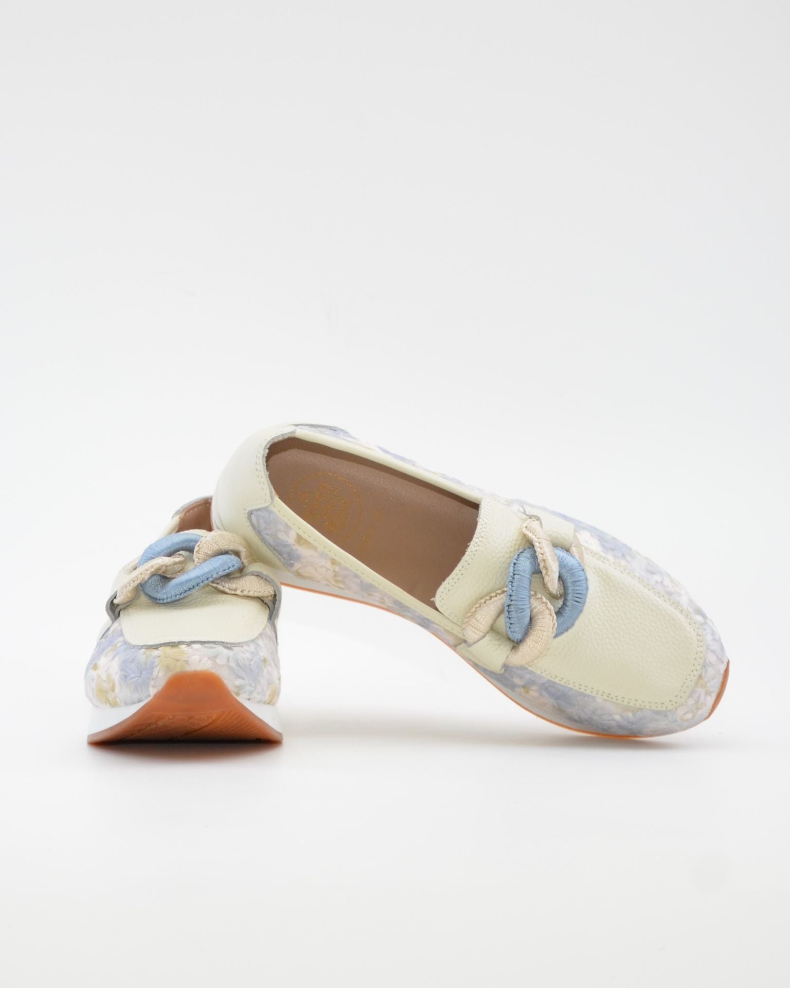 MOCASIN DEPORTIVO MUJER COLOR HIELO BORDADO FLORES THE HAPPY MONK VANITY 011