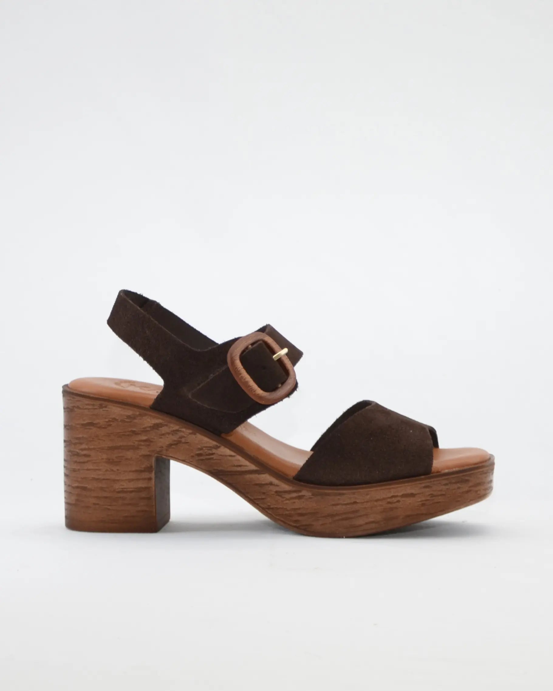 SANDALIA MUJER PLATAFORMA COLOR MARRON CHOCOLATE CON HEBILLA KAOLA 930