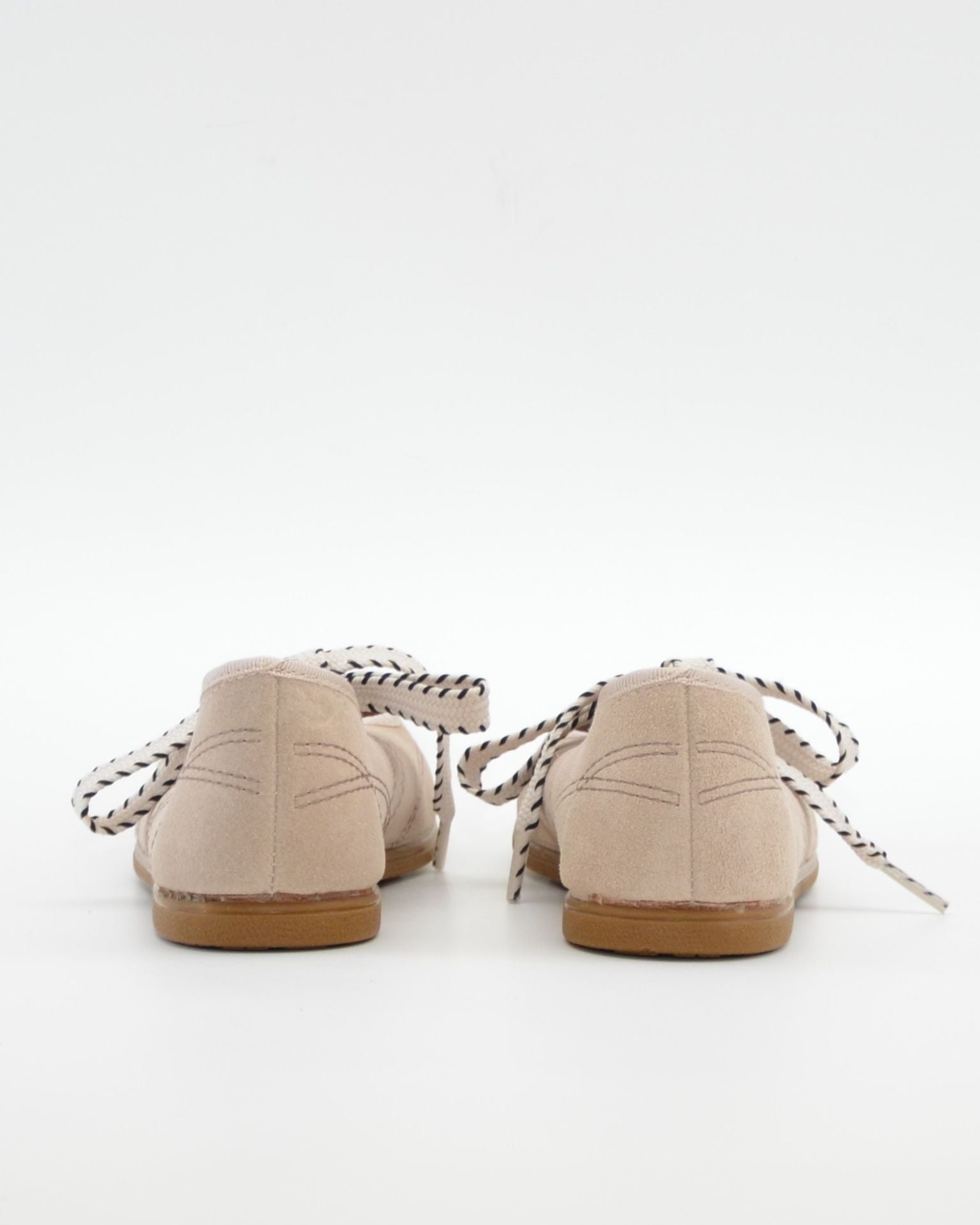 MERCEDITAS EN SERRAJE CON LAZO COLOR BEIGE MACARENA RANIA 73