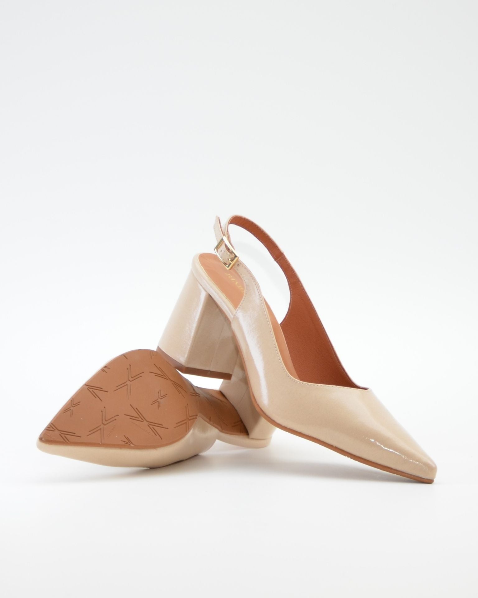 ZAPATO SALON DESTALONADO TACON CUADRADO COLOR BEIGE DANIELA V. 2315CD SAHARA