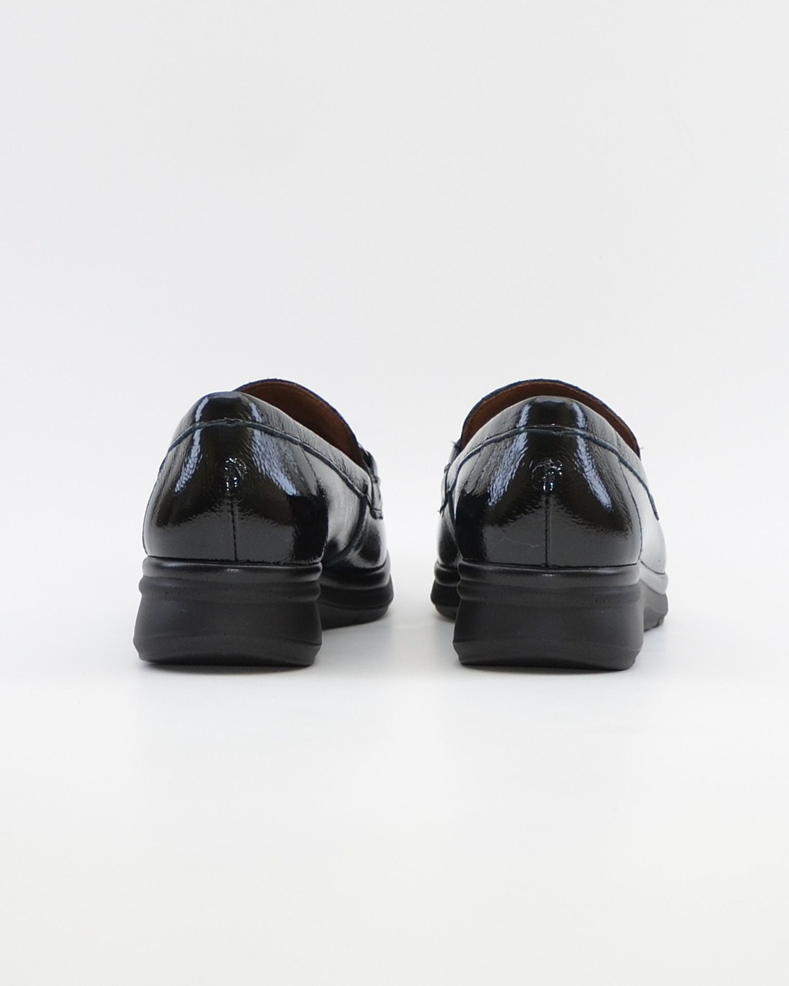 ZAPATO MUJER ANCHO ESPECIAL CON PLANTILLA EXTRAIBLE CHAROL NEGRO PITILLOS 11502