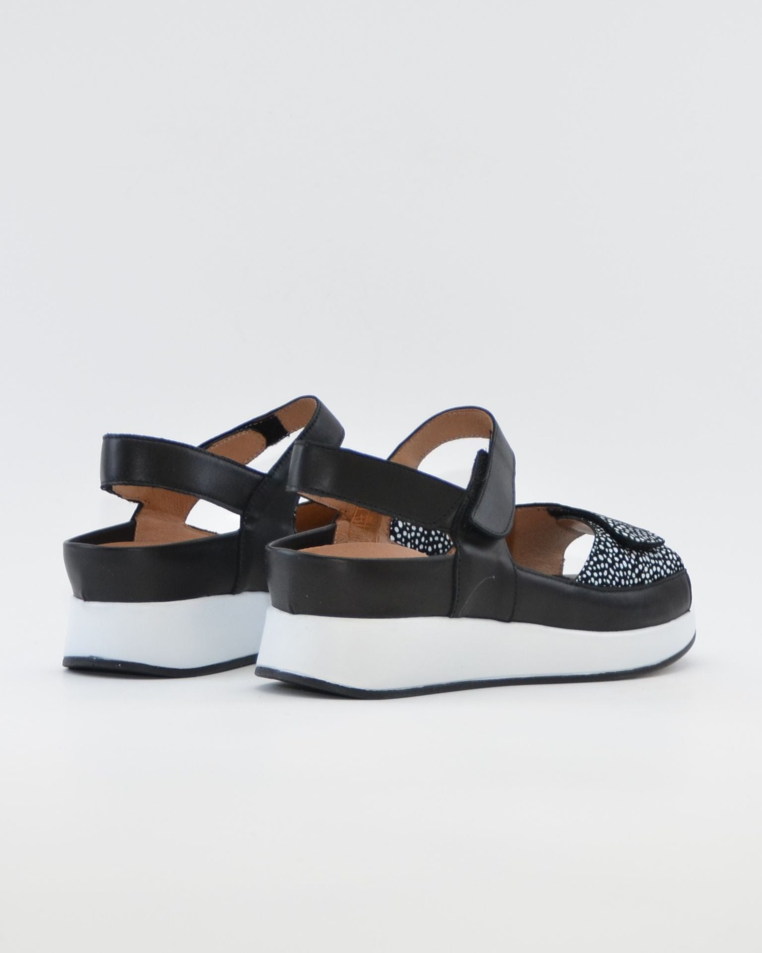 SANDALIA PLANTILLA EXTRAIBLE MUJER TRES VELCROS ANCHO ESPECIAL COLOR NEGRO PIE SANTO 260422
