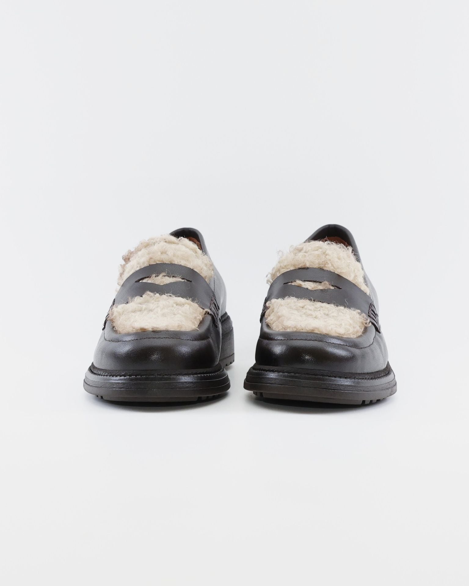 MOCASIN MUJER PIEL MARRON CON LANA LACOMBA LYCHEE