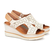 SANDALIA CUÑA MUJER PIEL MICROPERFORADA COLOR NATA PIKOLINOS W3Z-1623C1