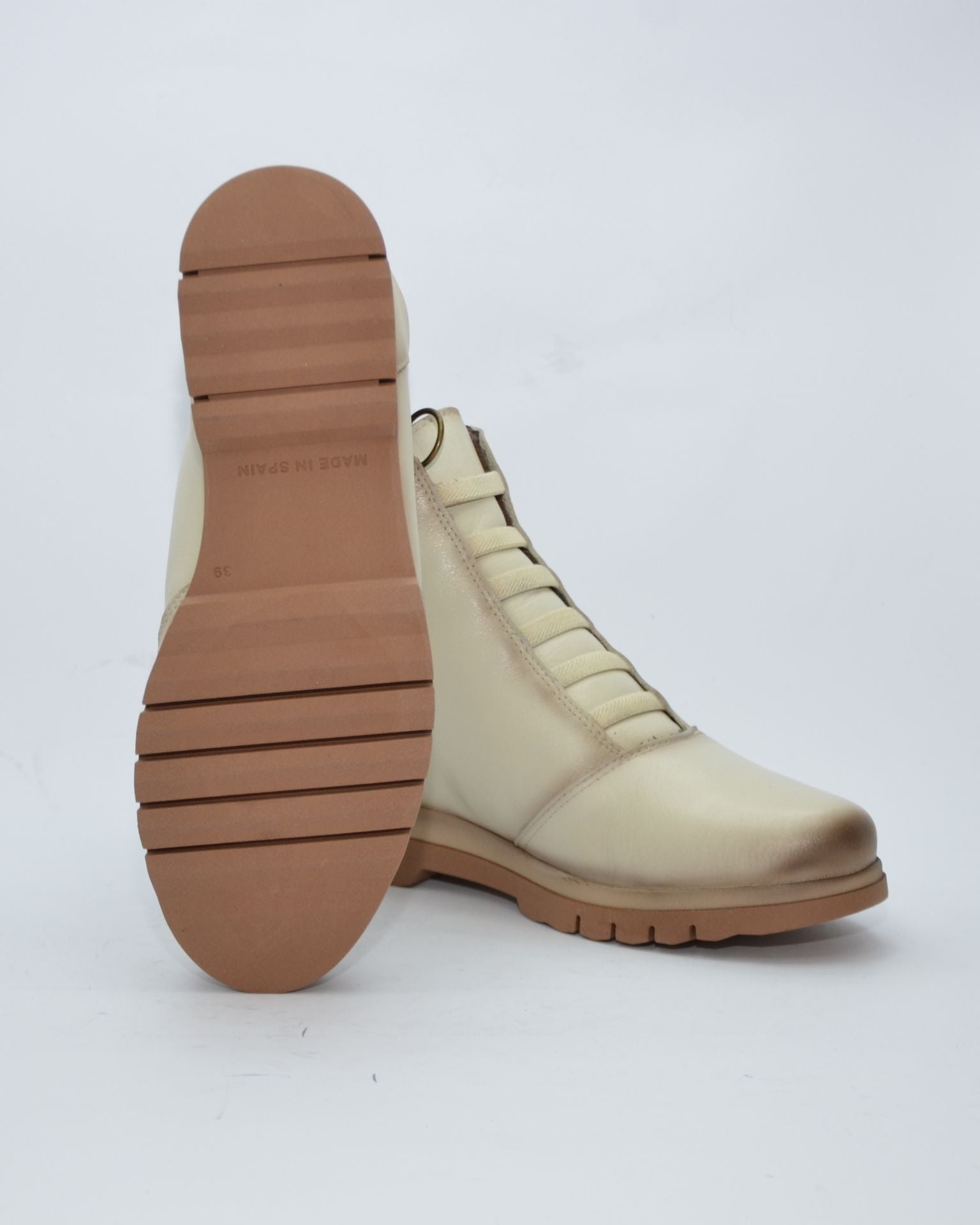 BOTINES DE MUJER PLANOS CON CREMALLERA EN COLOR HIELO