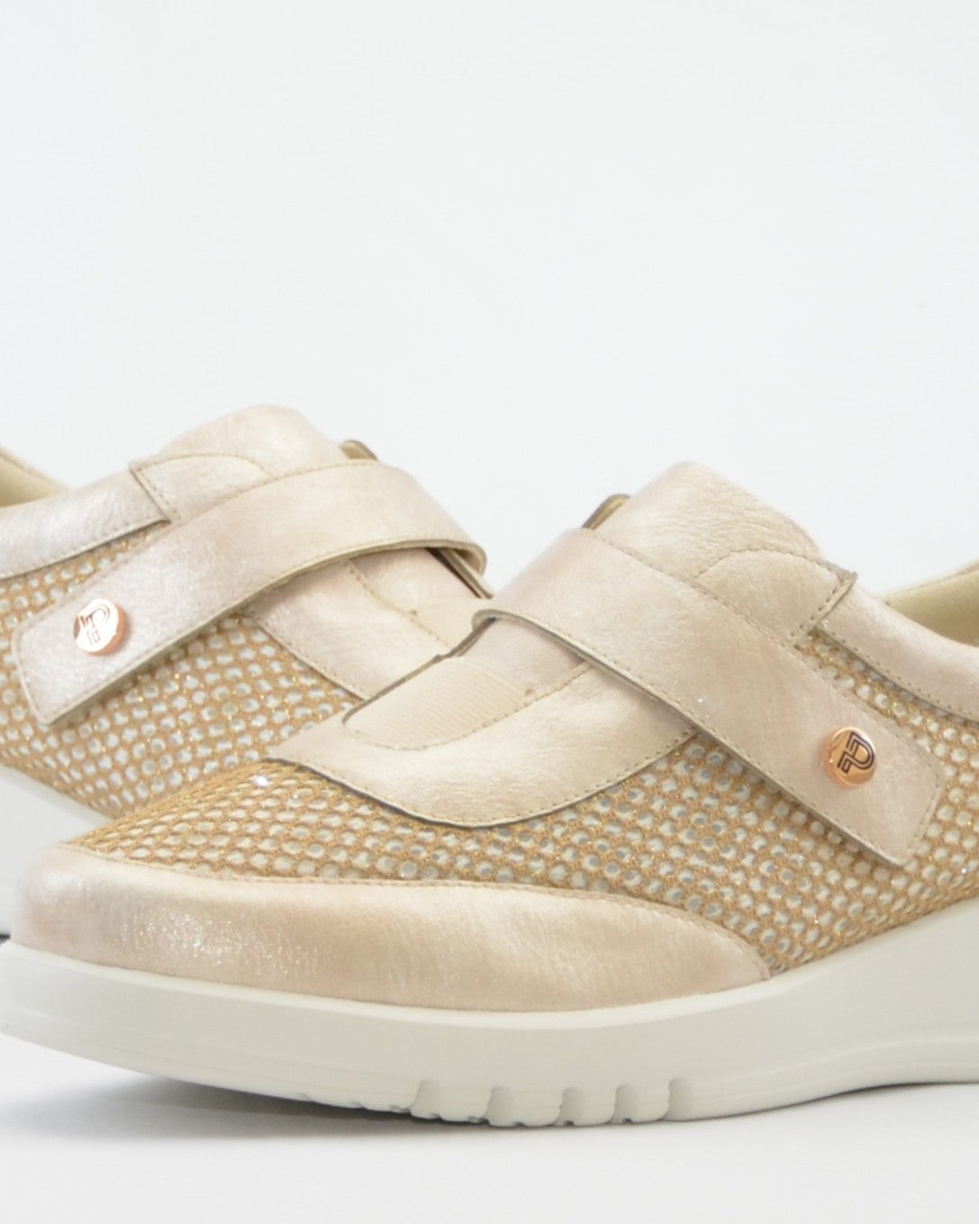 ZAPATO CASUAL MUJER CON VELCRO PITILLOS 20303 DORADO PLANTILLA EXTRAÍBLE