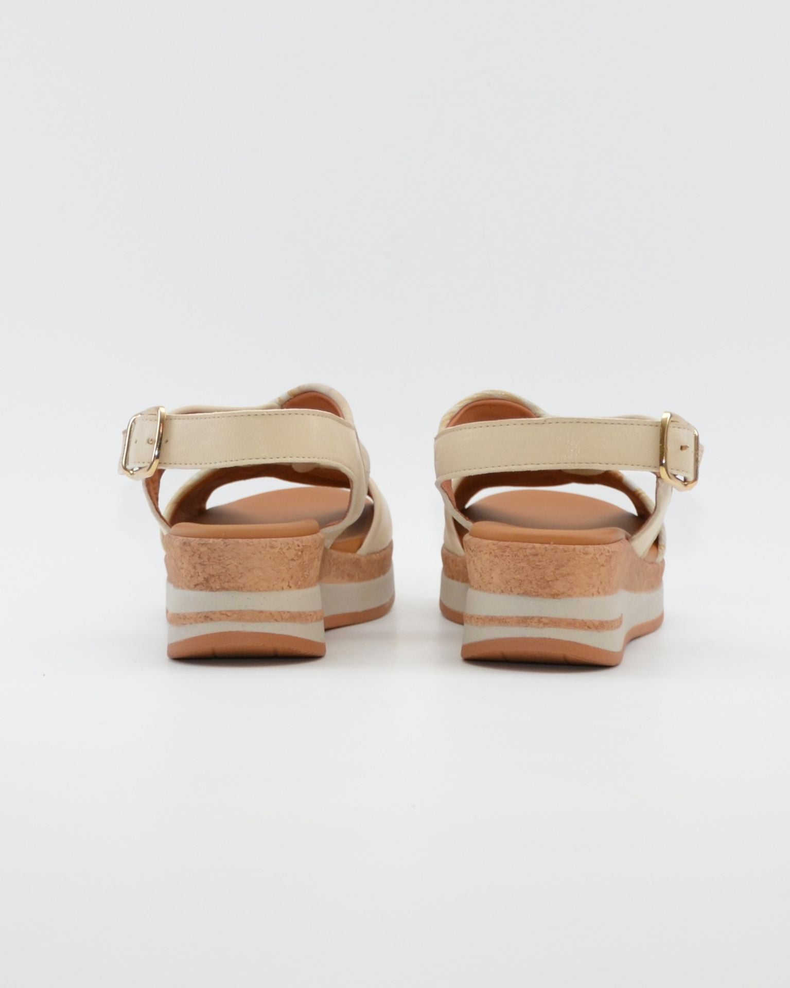 SNDALIA MUJER CUÑA COLOR BLANCO ROTO PLANTA ACOLCHADA PAULA URBAN 35-710 OFF WHITE