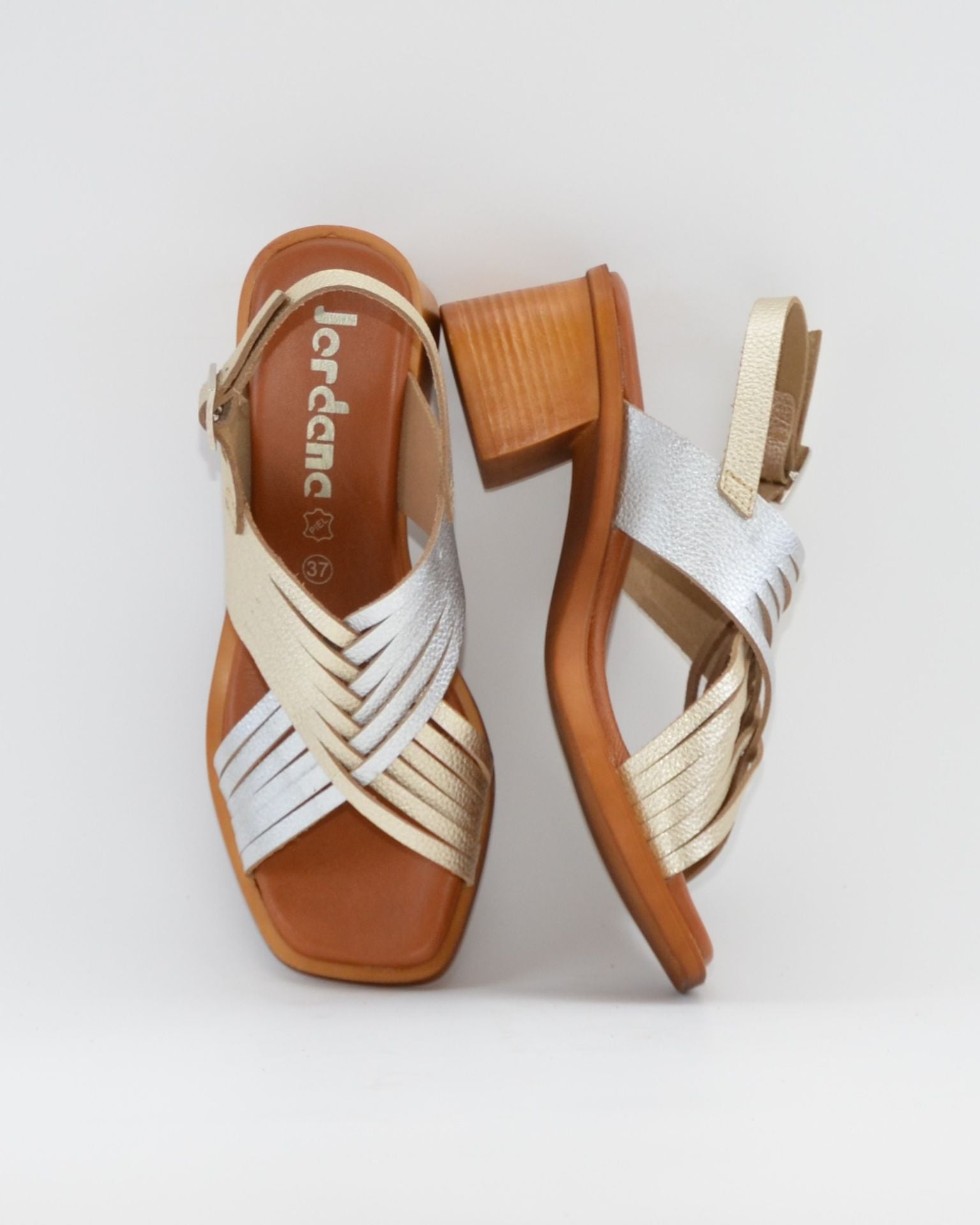 SANDALIA MUJER TACON MEDIO PLANTA DE GEL COMBI PLATA DORADO JORDANA 4235
