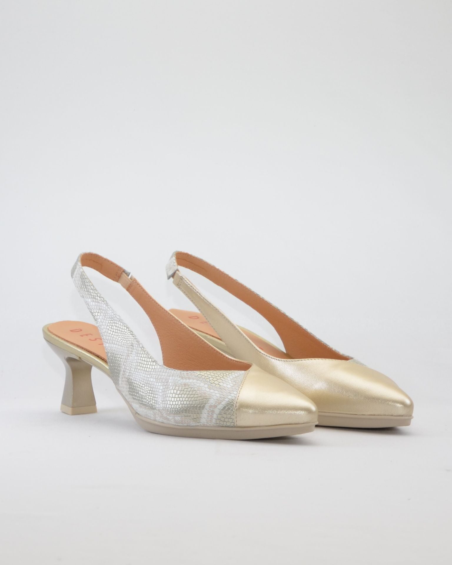 ZAPATO DE VESTIR MUJER DORADO TACON BAJO DESIREE MACA 8 ORO