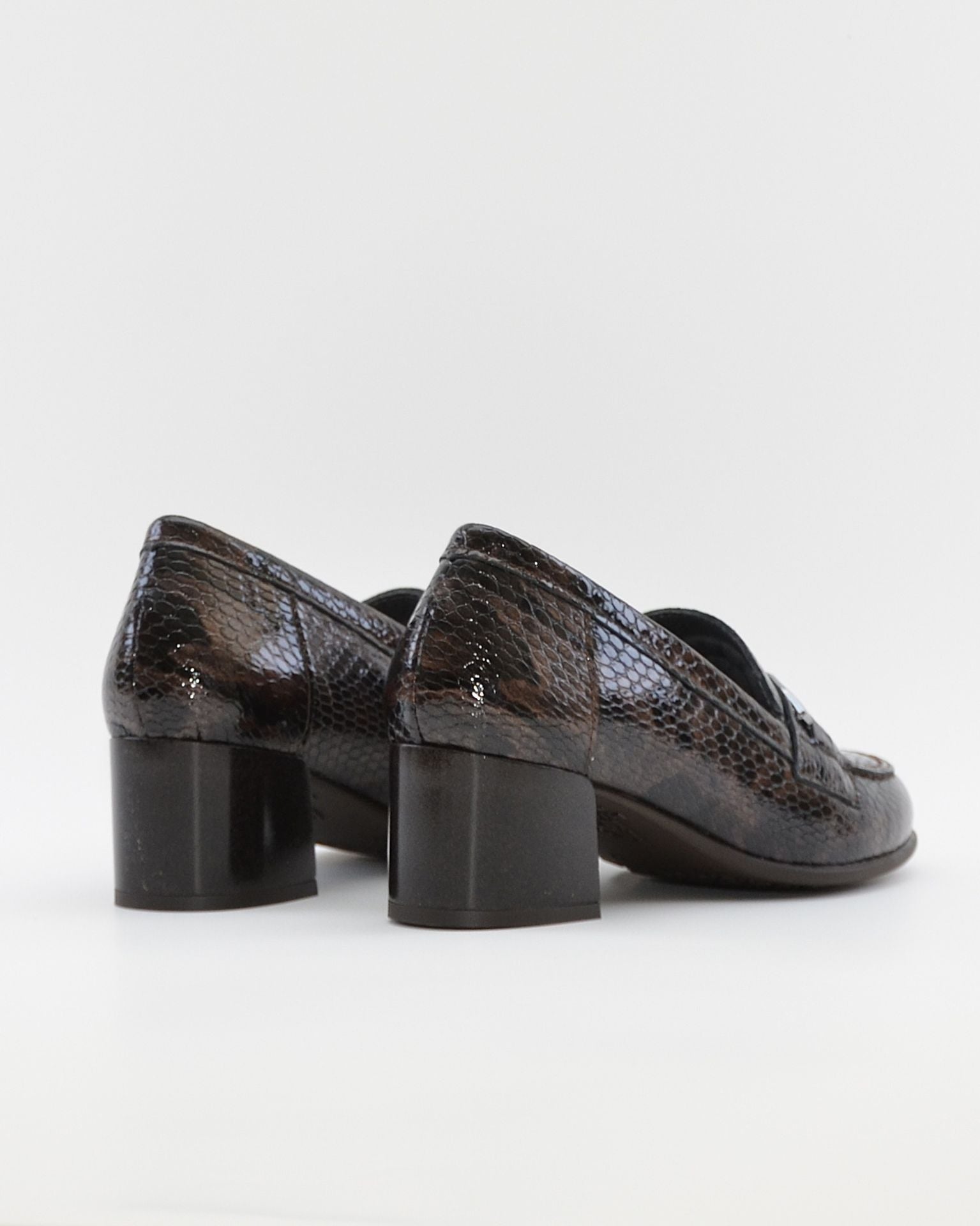 ZAPATO MUJER ANCHO ESPECIAL CON PLANTILLA EXTRAIBLE CHAROL PITÓN MARRÓN PITILLOS 11643