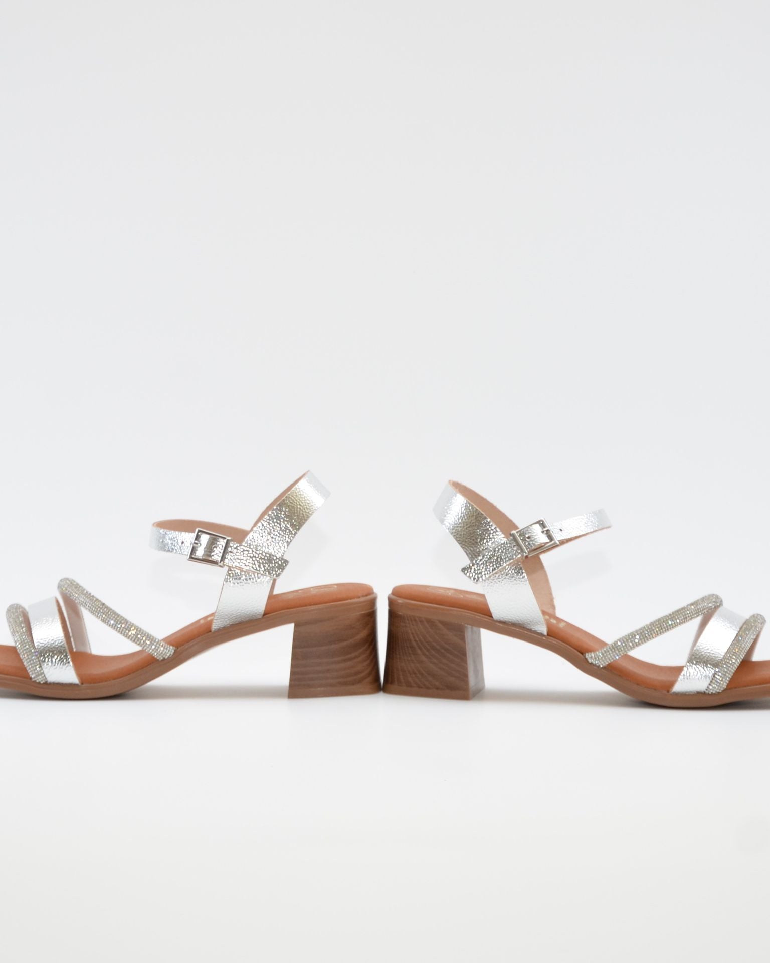 SANDALIA MUJER COLOR PLATA TACON PLANTA DE GEL OH MY SANDALS 5905