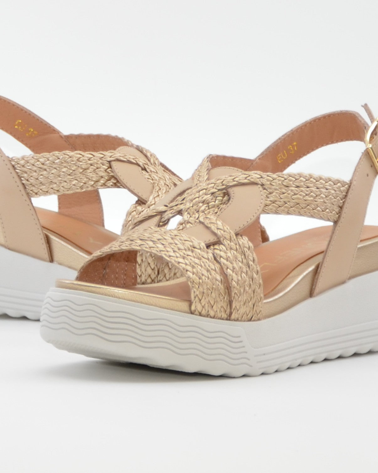 SANDALIA PLANA MUJER STONEFLY TRENZADA ORO Y BEIGE