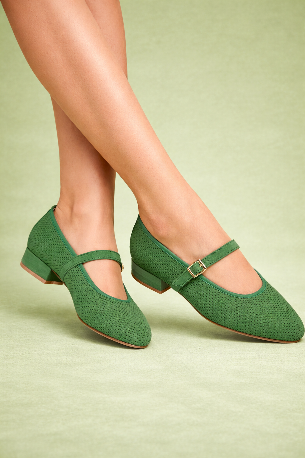MERCEDITAS DE PIEL COLOR VERDE CON CORREA Y HEBILLA LACOMBA SALVIA