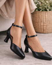 ZAPATO VESTIR MUJER PUNTERA Y TALON CERRADO CON PULSERA COLOR NEGRO DESIREE MACA 3