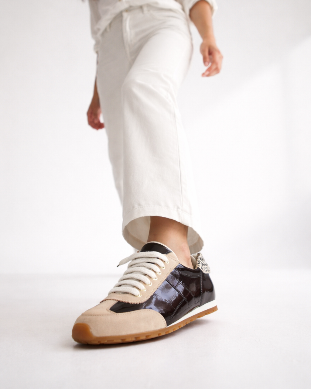 Zapatilla_estilizada_en_el_estudio_-_copia.png