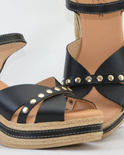 SANDALIA MUJER TACON Y PLATAFORMA COLOR NEGRO CON TACHAS PITILLOS 30213