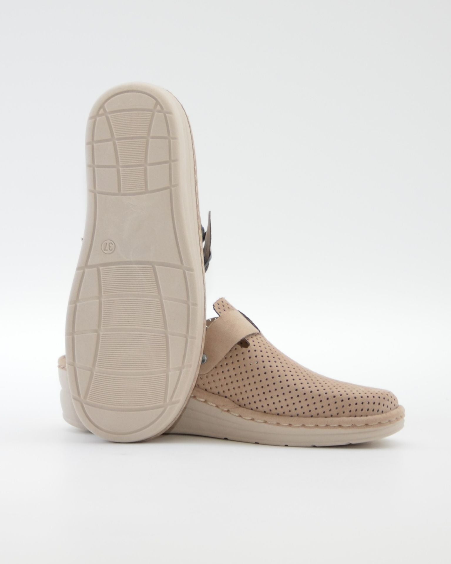 ZAPATILLA MUJER CUÑA BEIGE CON PLANTILLA EXTRAIBLE CERRADA DE LA PUNTERA CON HEBILLA  J.ORTEGA 4031 A