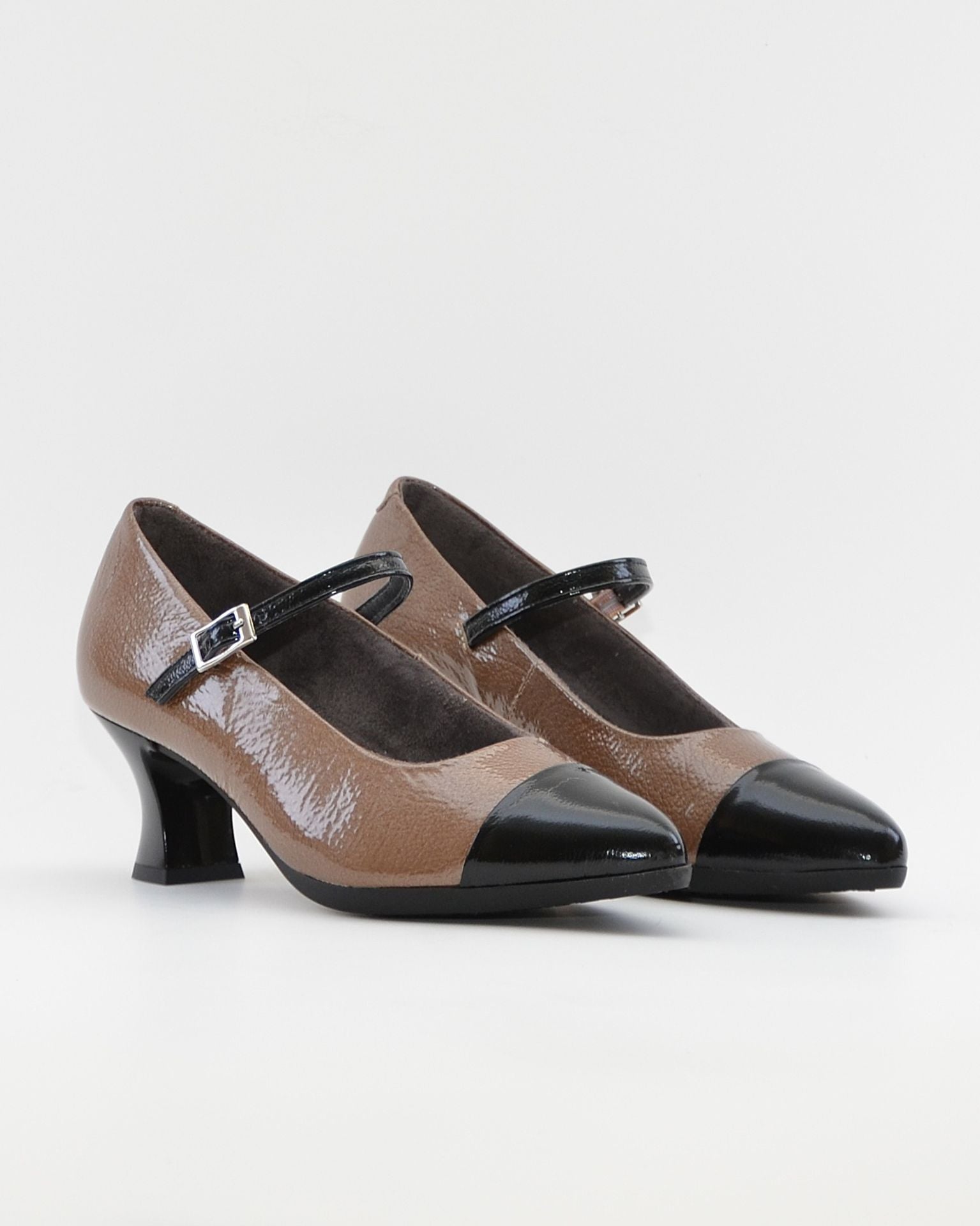 ZAPATO SALON MUJER CON PULSERA CHAROL TOPO Y NEGRO PITILLOS 11683