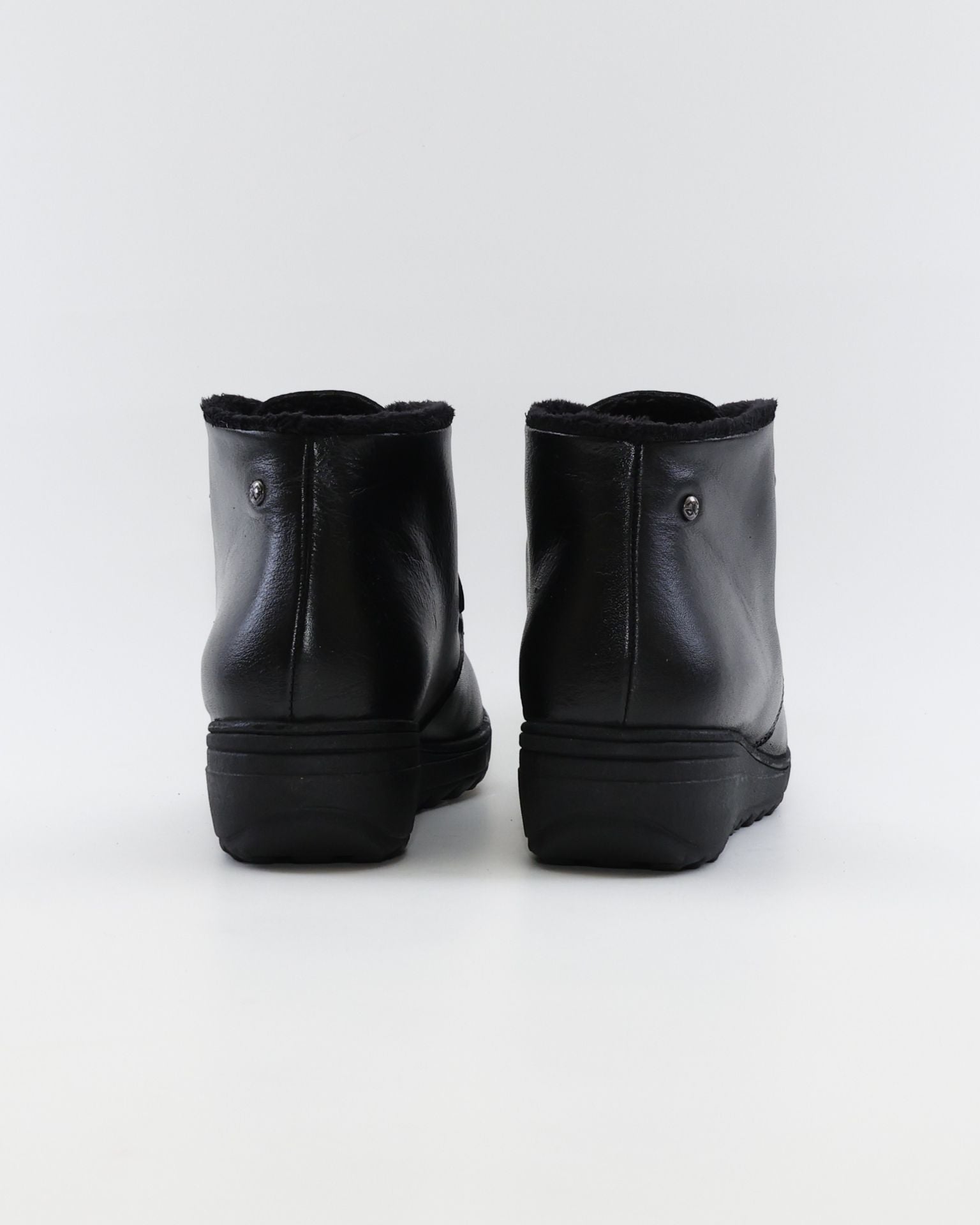 BOTINES DE MUJER CON CUÑA Y CIERRE DE ELASTICOS COLOR NEGRO GIORDA 27660