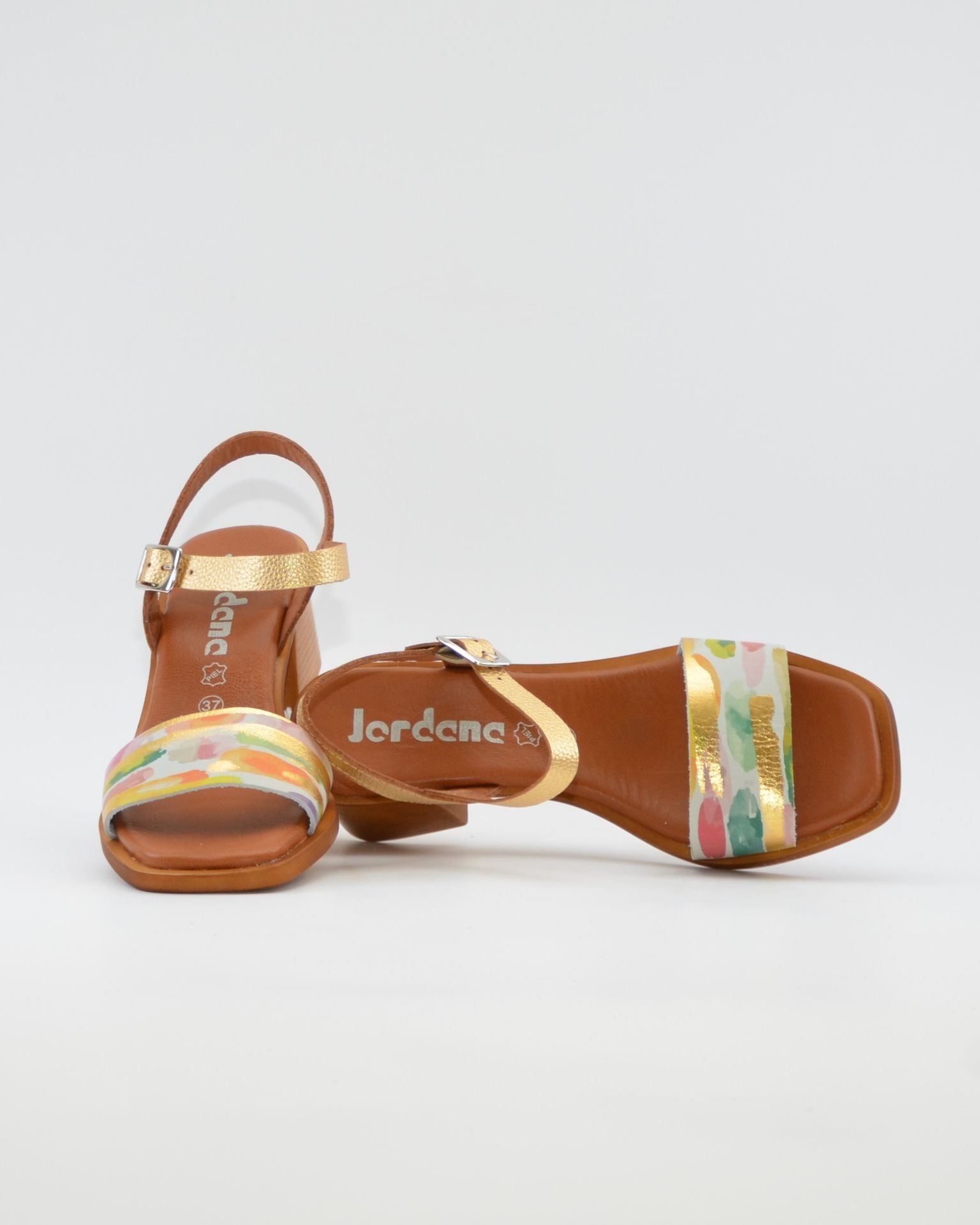 SANDALIA MUJER TACON MEDIO PLANTA DE GEL COLOR DORADO ACUARELA JORDANA 2290