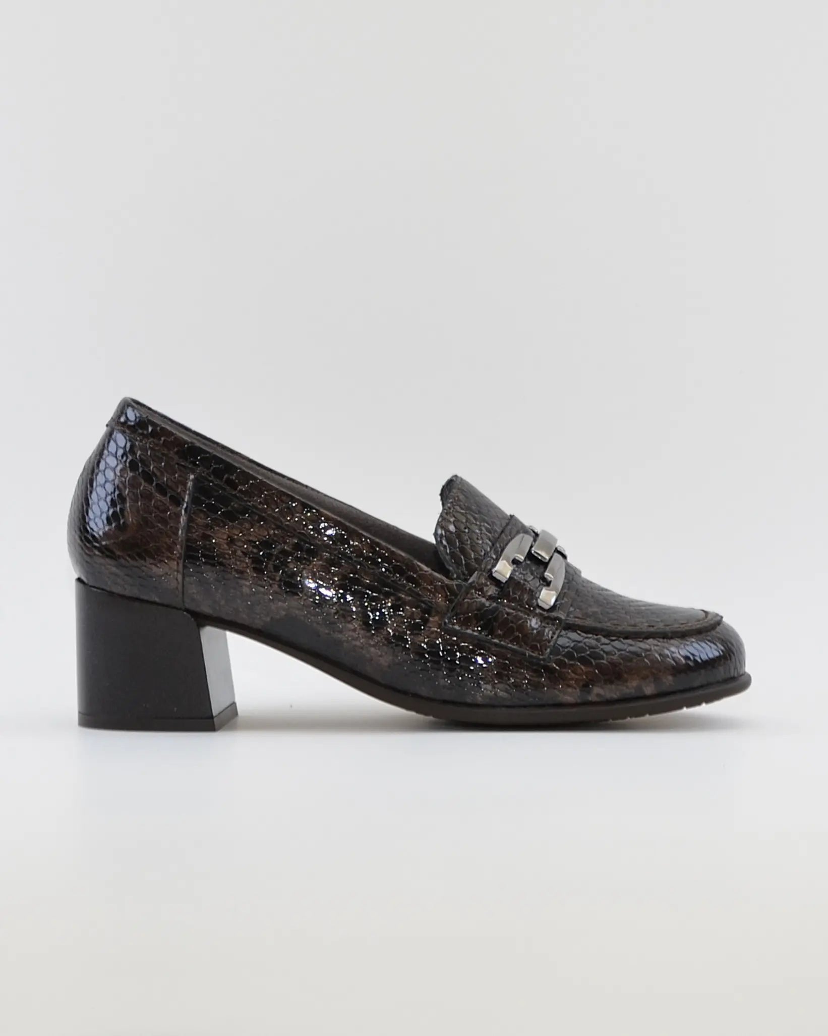 ZAPATO MUJER ANCHO ESPECIAL CON PLANTILLA EXTRAIBLE CHAROL PITÓN MARRÓN PITILLOS 11643