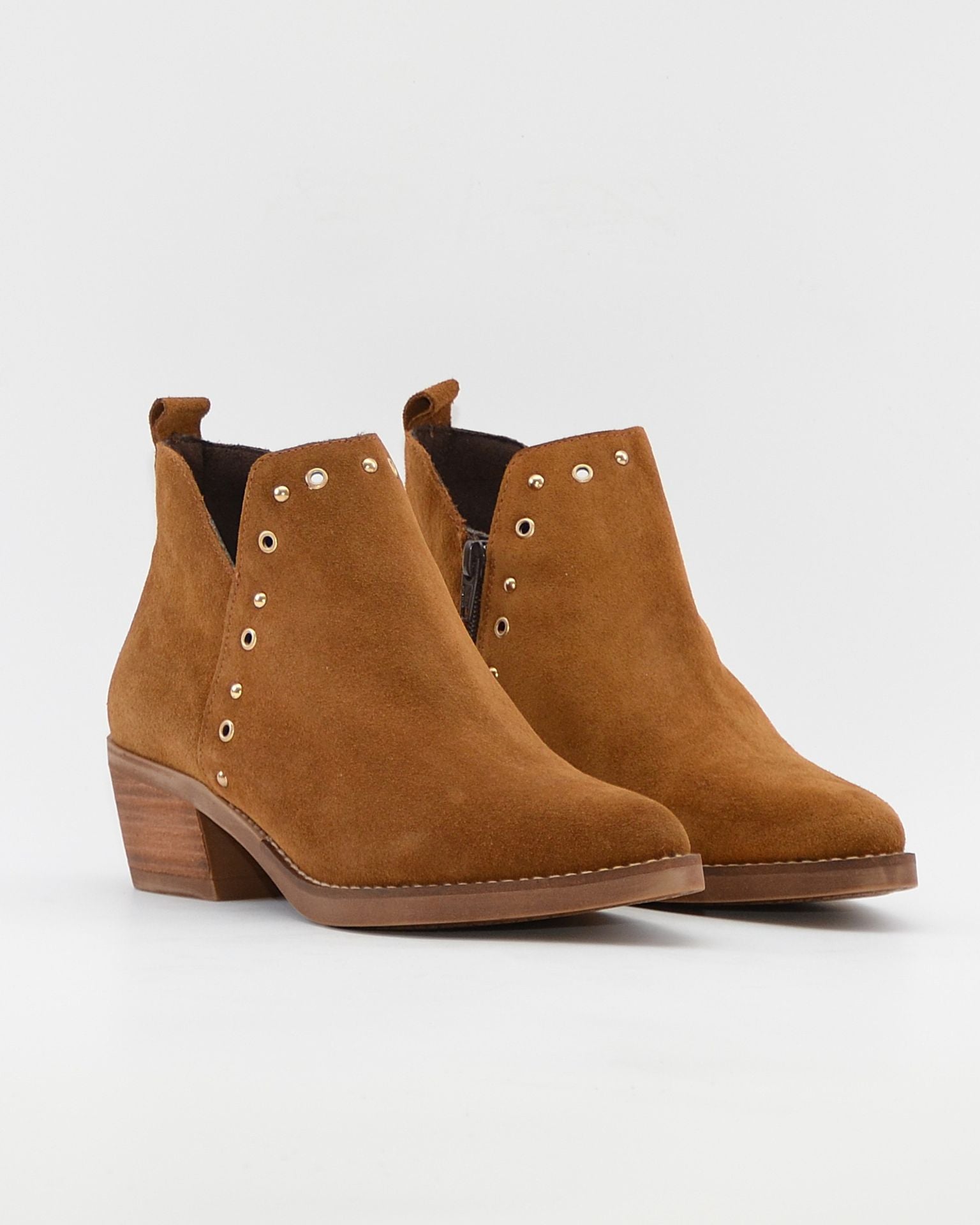 BOTIN MUJER COWBOY SERRAJE CUERO CON TACHAS KAOLA 3500