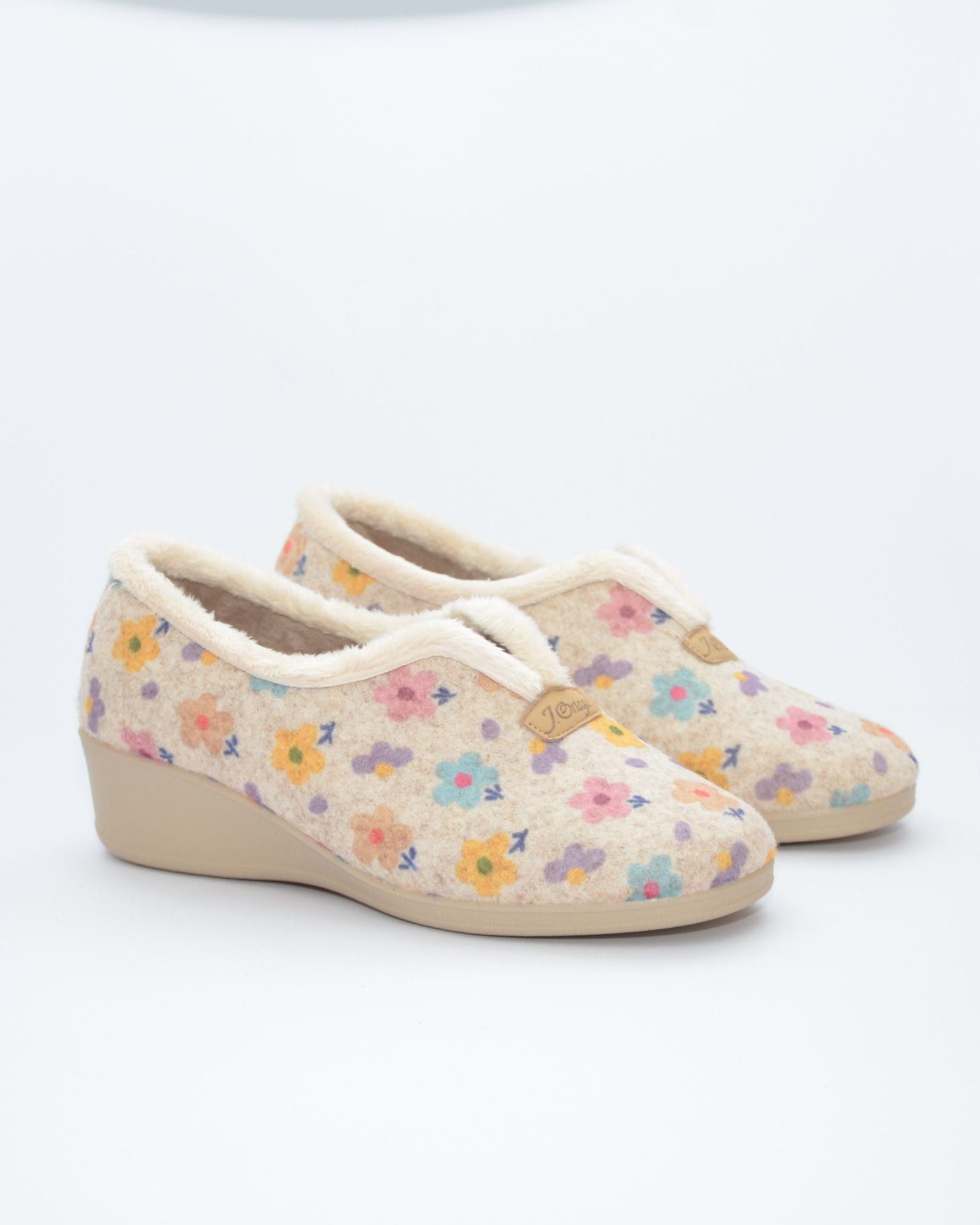 ZAPATILLAS DE CASA MUJER ANCHO ESPECIAL FIELTRO FLORES BEIGE