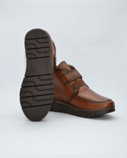BOTINES DE MUJER PLANOS CON VELCRO EN COLOR CUERO