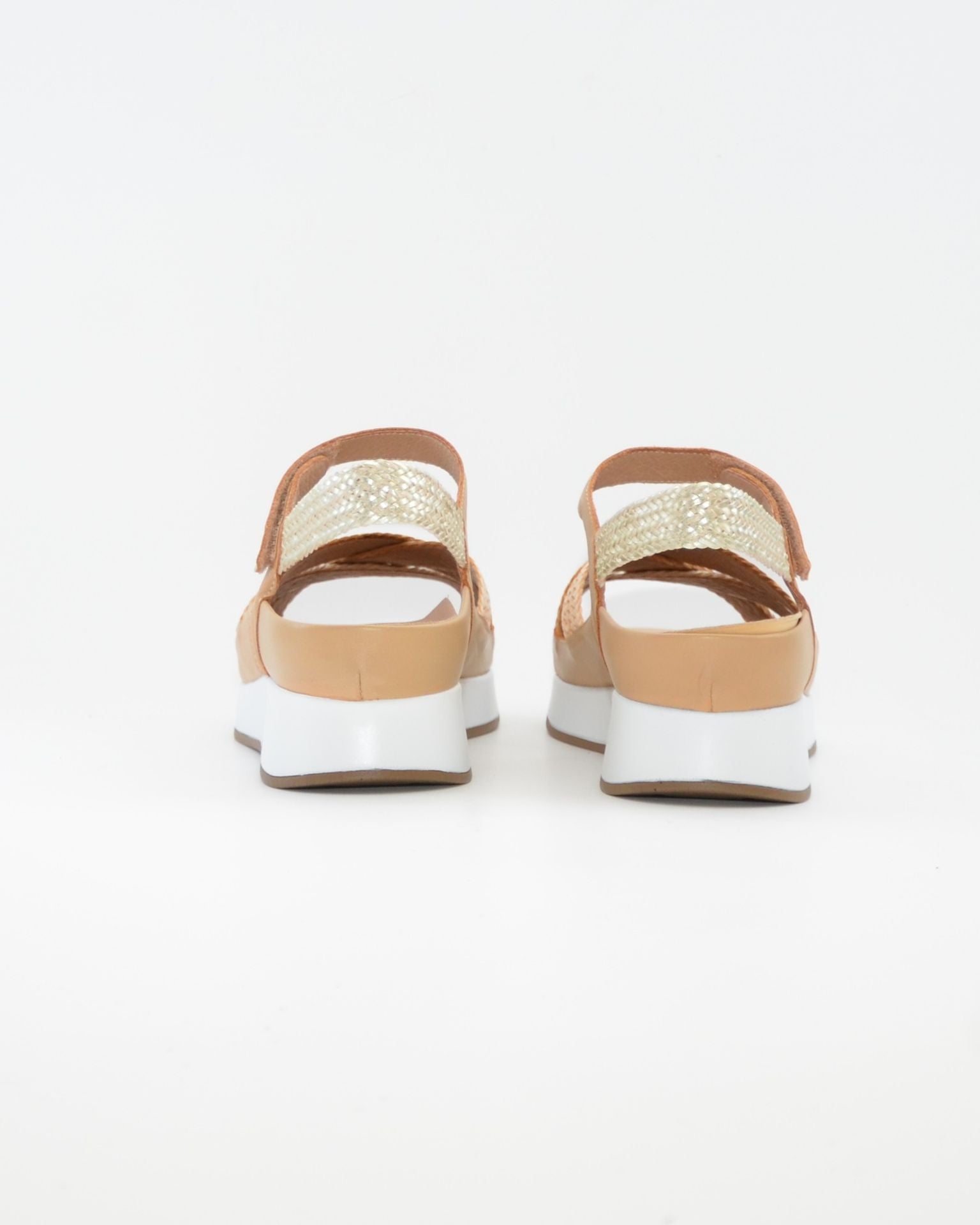 SANDALIA TRENZADA PLANTILLA EXTRAIBLE MUJER  ANCHO ESPECIAL COLOR MULTI MIEL PIE SANTO 260425