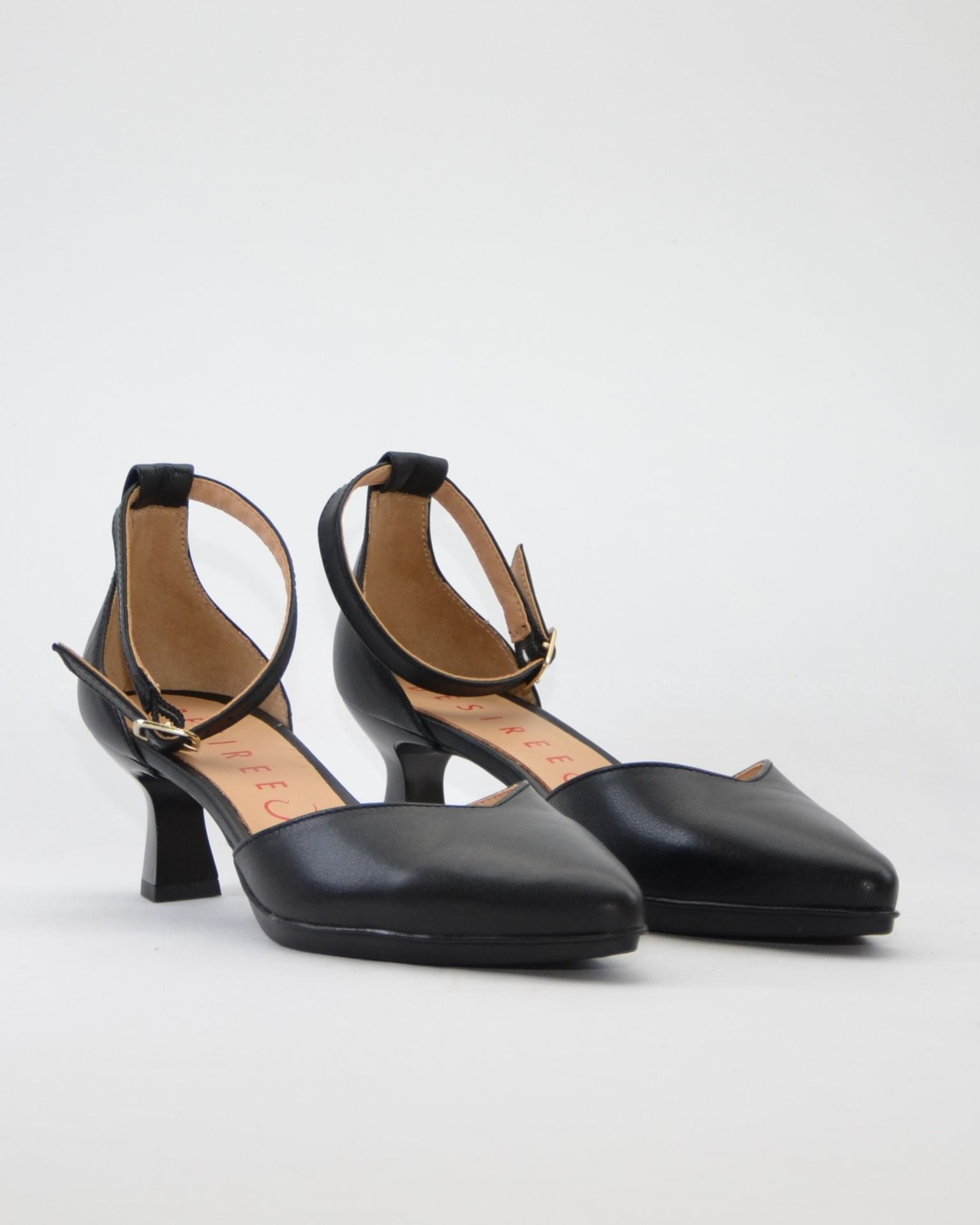 ZAPATO VESTIR MUJER PUNTERA Y TALON CERRADO CON PULSERA COLOR NEGRO DESIREE MACA 3