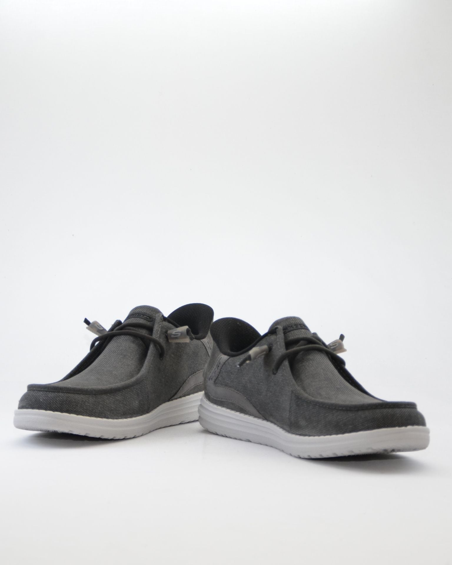 ZAPATILLAS DE LONA SKECHERS COLOR GRIS CORDON ELÁSTICO