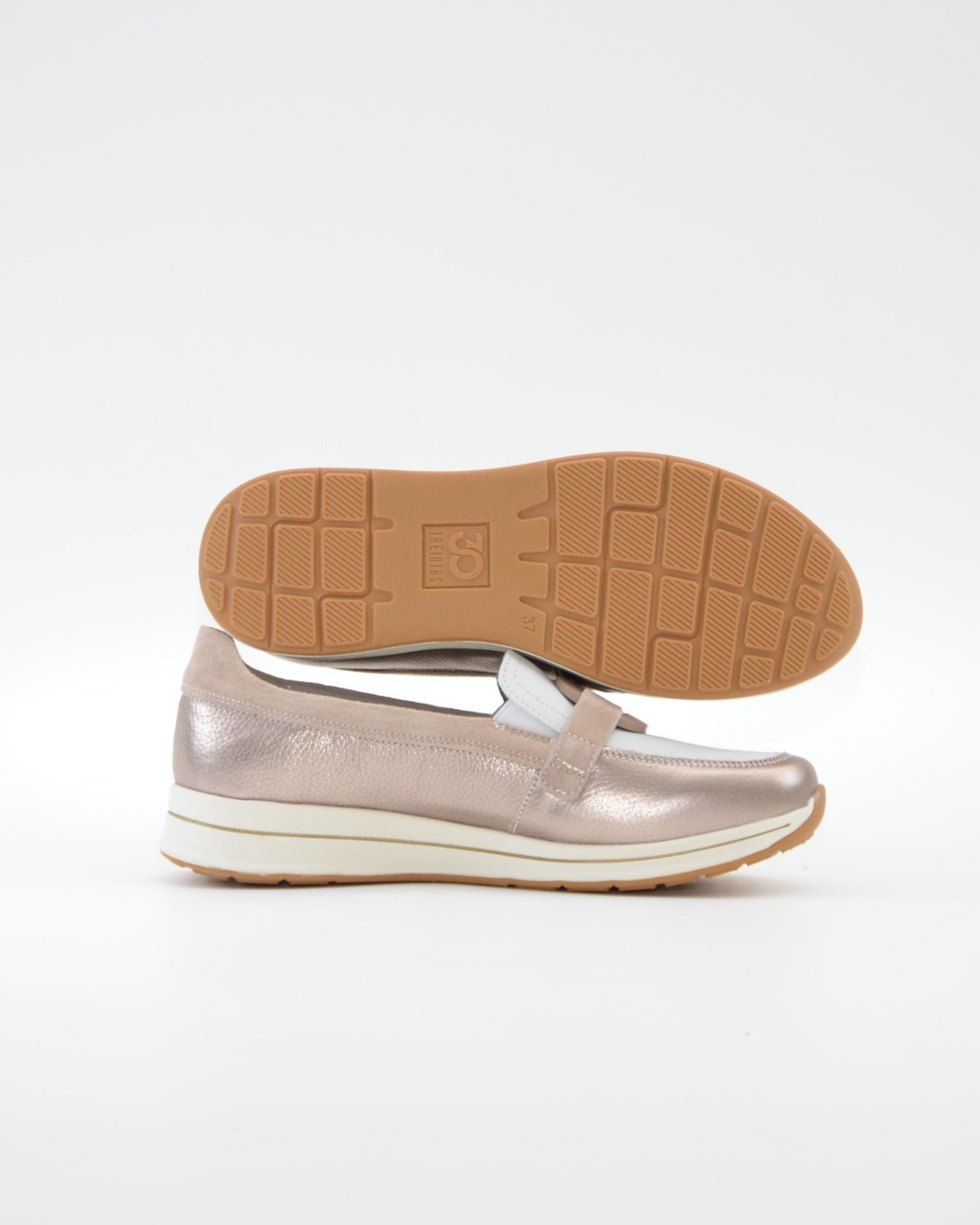 MOCASIN MUJER BLANCO Y METALIZADO CON ADORNO EN PIEL TREINTAS 4501