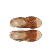 SANDALIA MUJER FLUCHOS COLOR CUERO CON TIRA TRASERA METALIZADA SMASH F1972