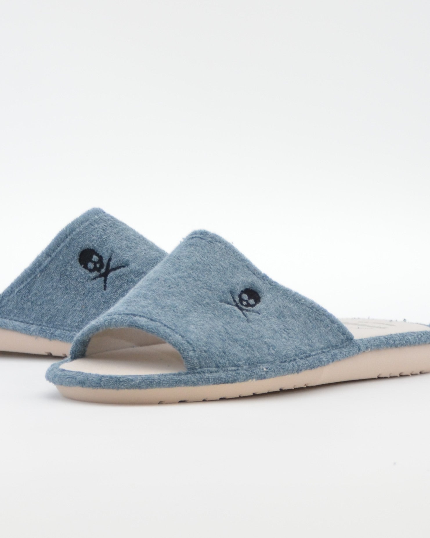 ZAPATILLA DE CASA HOMBRE ABIERTA COLOR AZUL JEANS ESPECIAL PARQUET GOMUS 685 AQUA