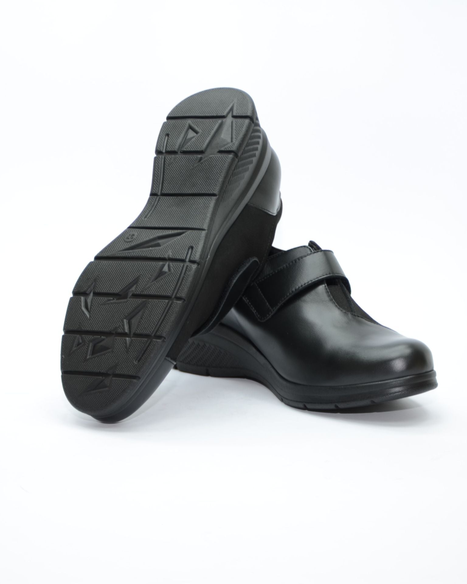 ZAPATO MUJER CUÑA NEGRO VELCRO ANCHO ESPECIAL  8104 CONFORT CLASS