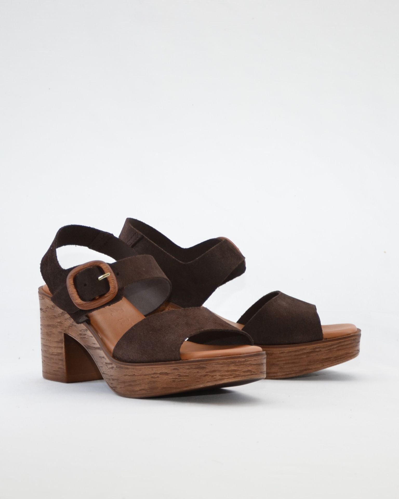 SANDALIA MUJER PLATAFORMA COLOR MARRON CHOCOLATE CON HEBILLA KAOLA 930