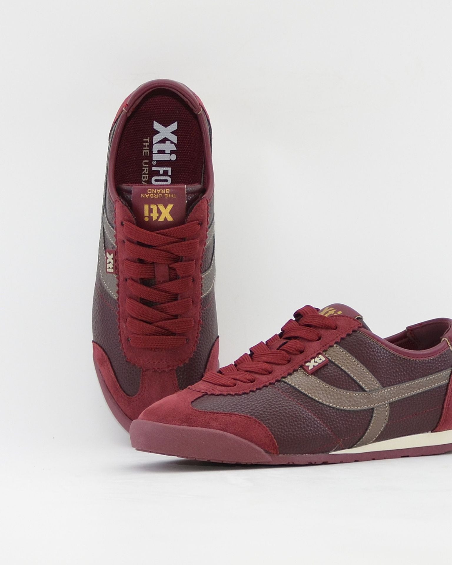 DEPORTIVO SNEAKER MUJER PLANA COLOR BURDEOS XTI 146157