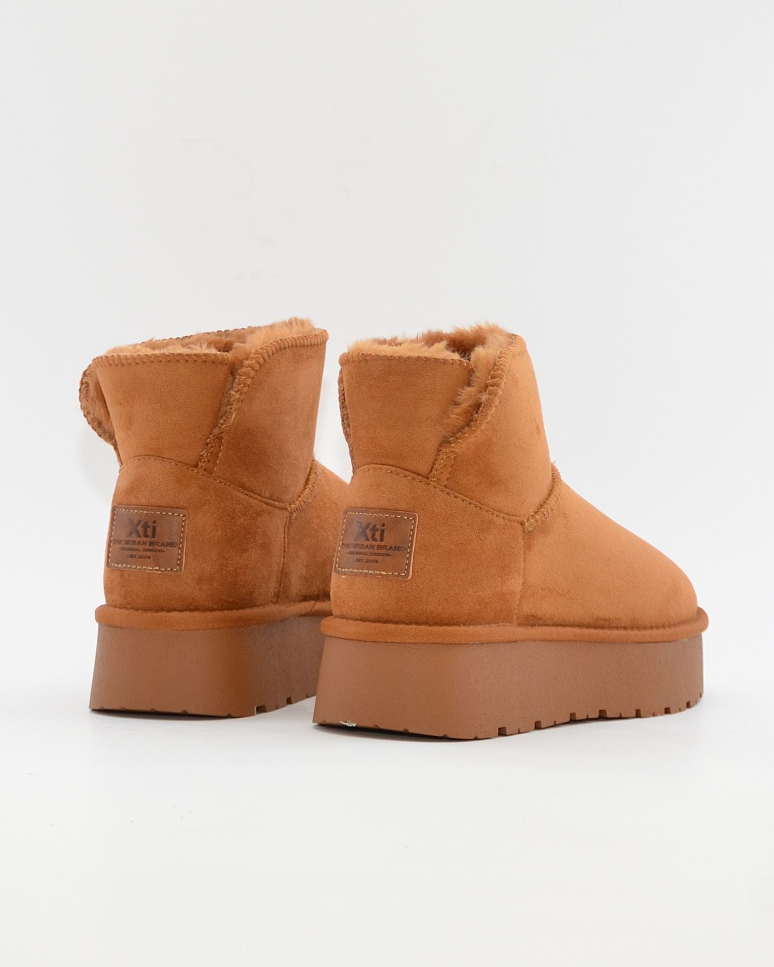BOTAS AUSTRALIANAS PLATAFORMA COLOR CAMEL XTI 122197