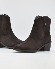 BOTIN MUJER COWBOY SERRAJE MARRÓN CHOCOLATE CON BORDADO CARMELA 164390