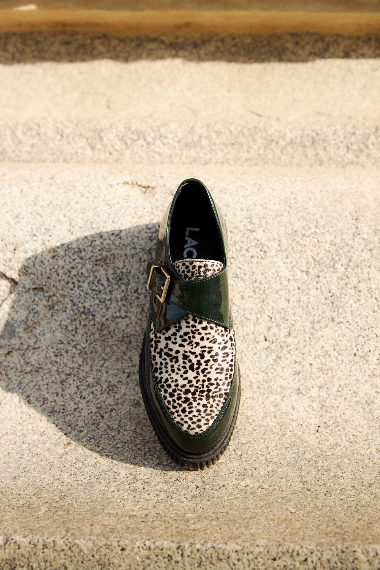 ZAPATO MUJER HEBILLA CHAROL VERDE ANIMAL PRINT LACOMBA CROSSANDRA