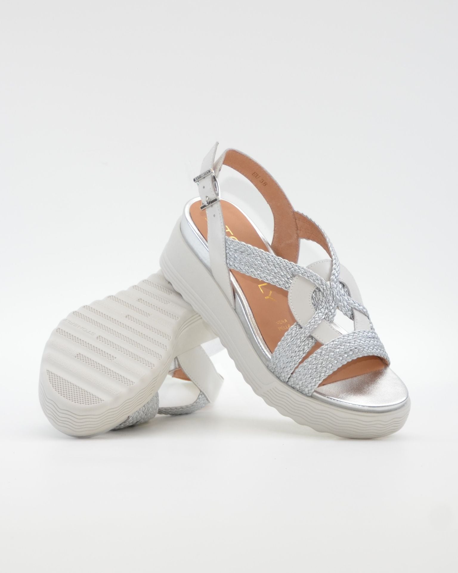SANDALIA PLANA MUJER STONEFLY TRENZADA PLATA Y BLANCO